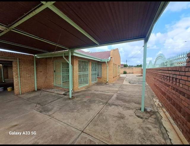 3 BEDROOM HOUSE FOR SALE IN MABOPANE UNIT B